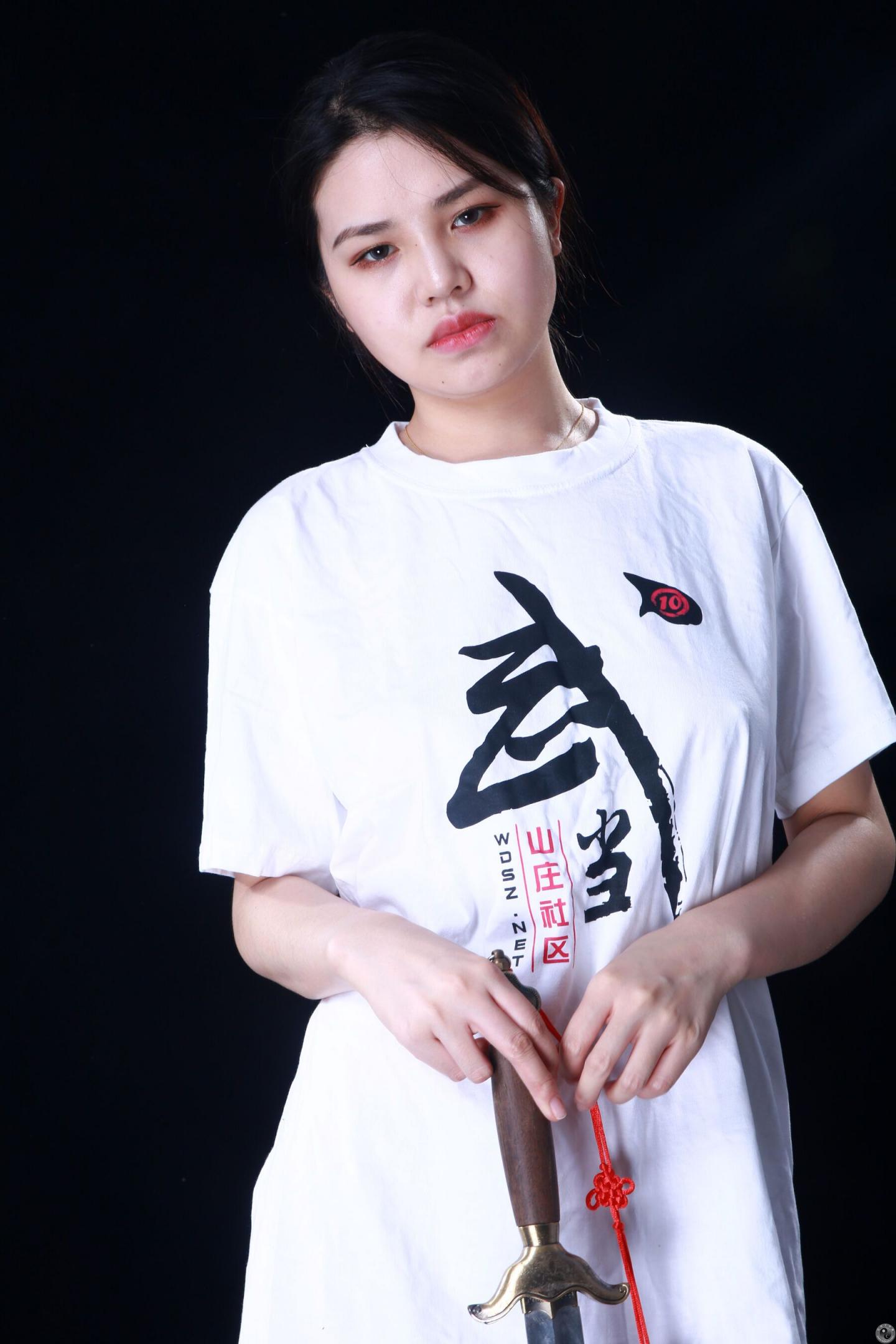 耍剑的妹子奶子很软