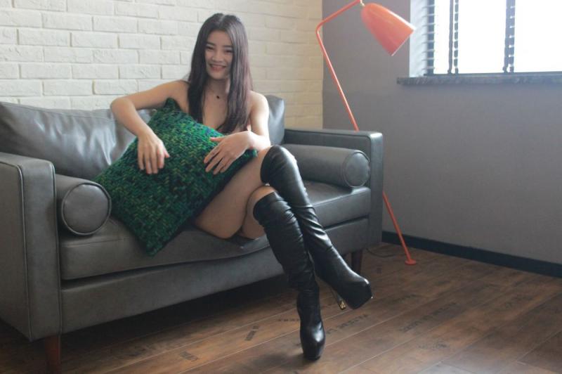 这肉体看起来还是比较不错的挺嫩