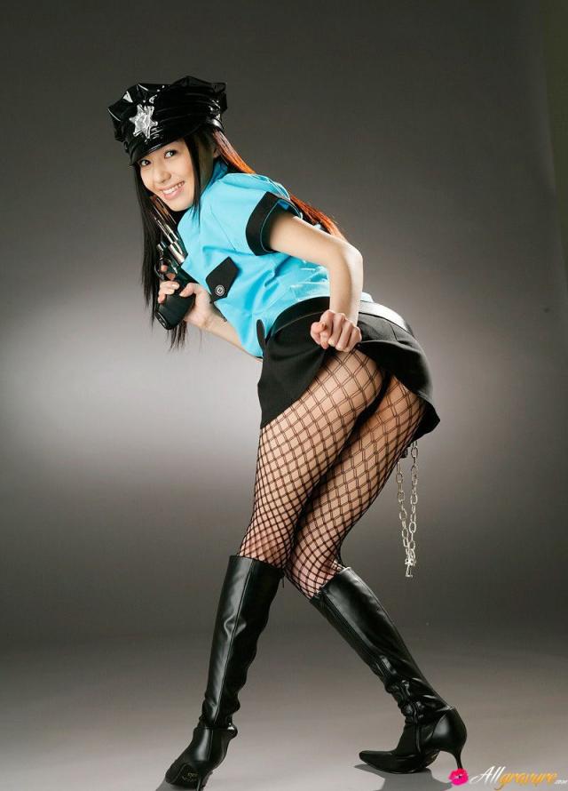 Aino Kishi 裸体和顽皮在cos警察