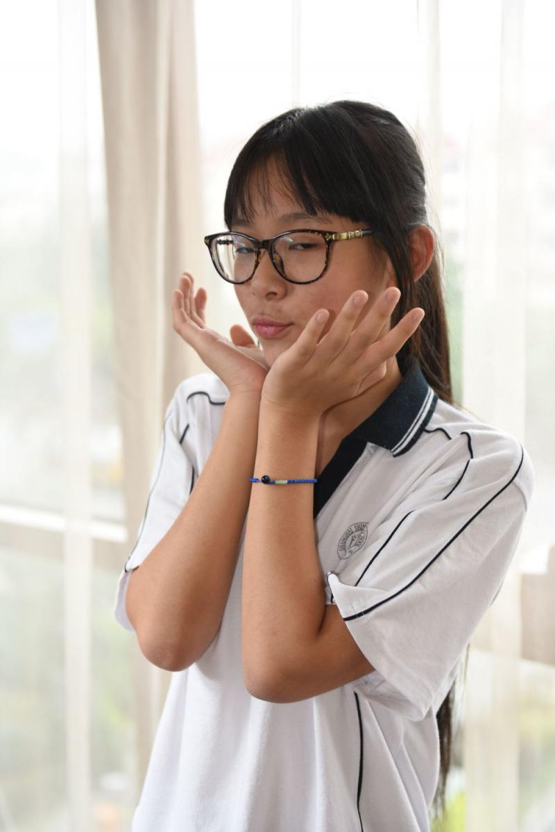 校服眼镜土妹子