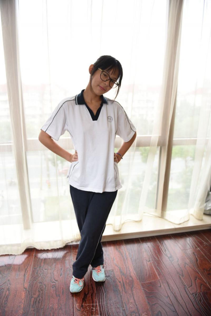 校服眼镜土妹子