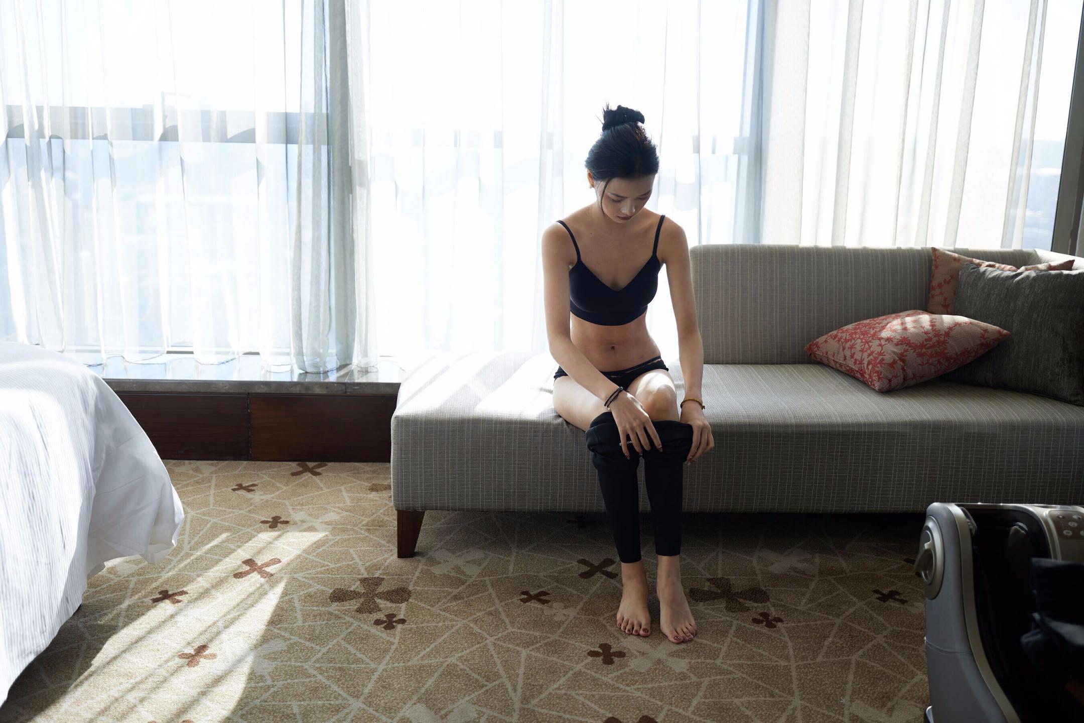 淘宝模特妮妮人体私拍套图