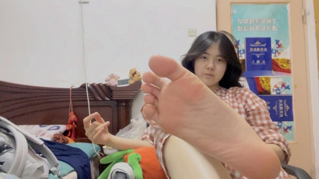 爱拍脚的小姐姐 足控福音