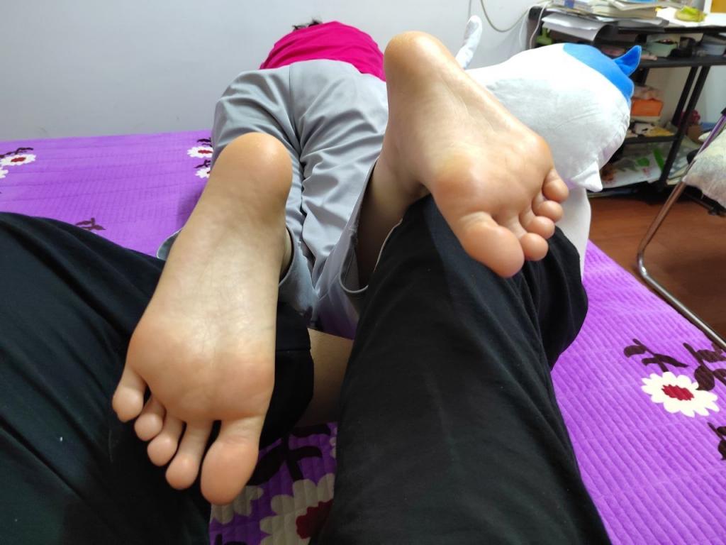 爱拍脚的小姐姐 足控福音