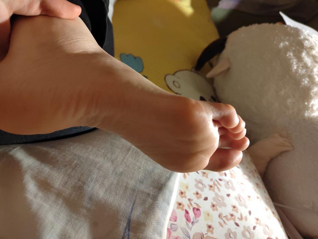 爱拍脚的小姐姐 足控福音