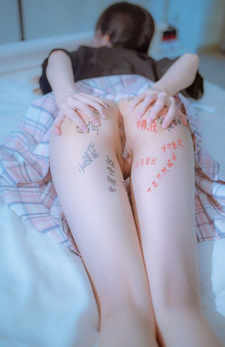 傲娇女神被狠狠羞辱，超顶身材极度淫骚