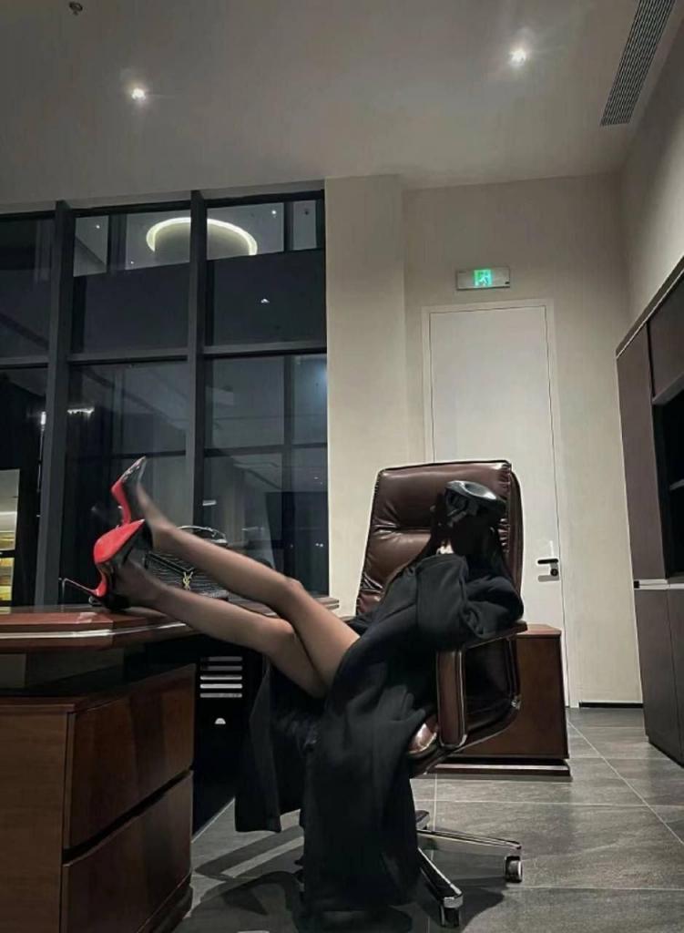 看看是不是你们的母狗学姐