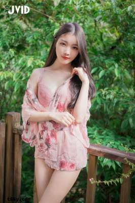 人似月，皓腕雪