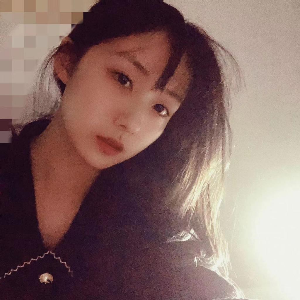 反差婊来吧，宝贝，先喂饱我这张嘴再说别的……