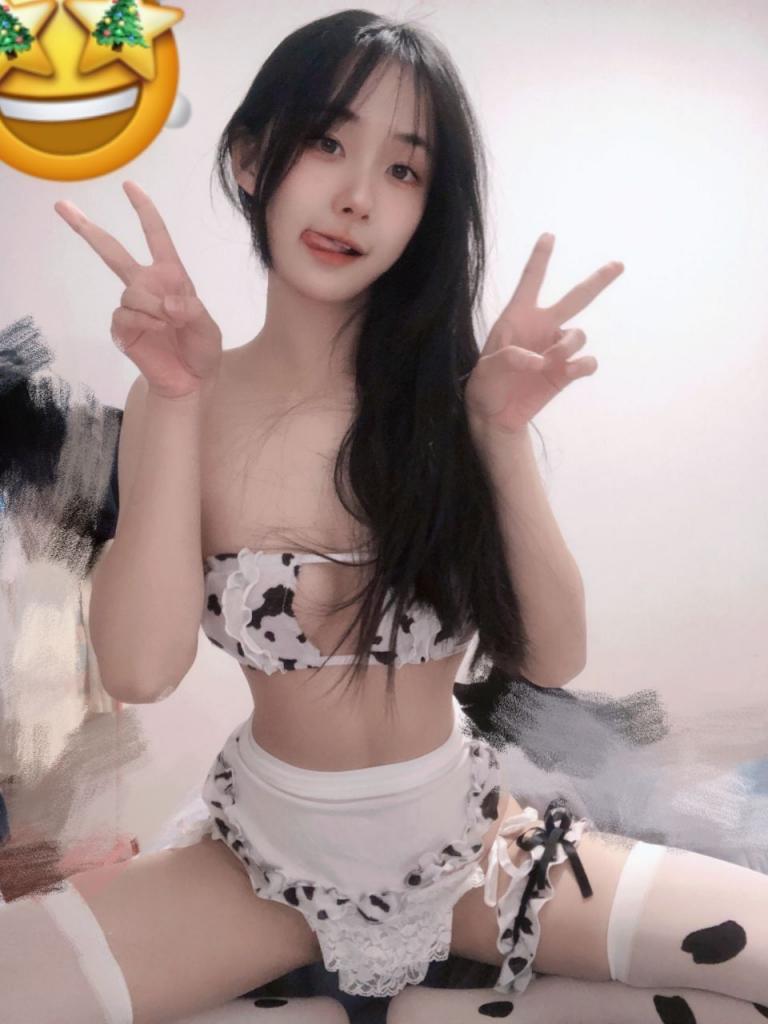 反差婊来吧，宝贝，先喂饱我这张嘴再说别的……