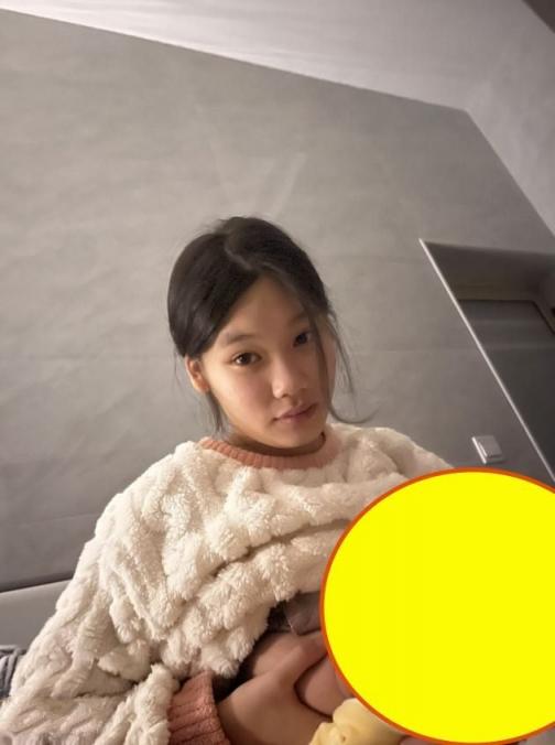 反差婊来吧，宝贝，先喂饱我这张嘴再说别的……