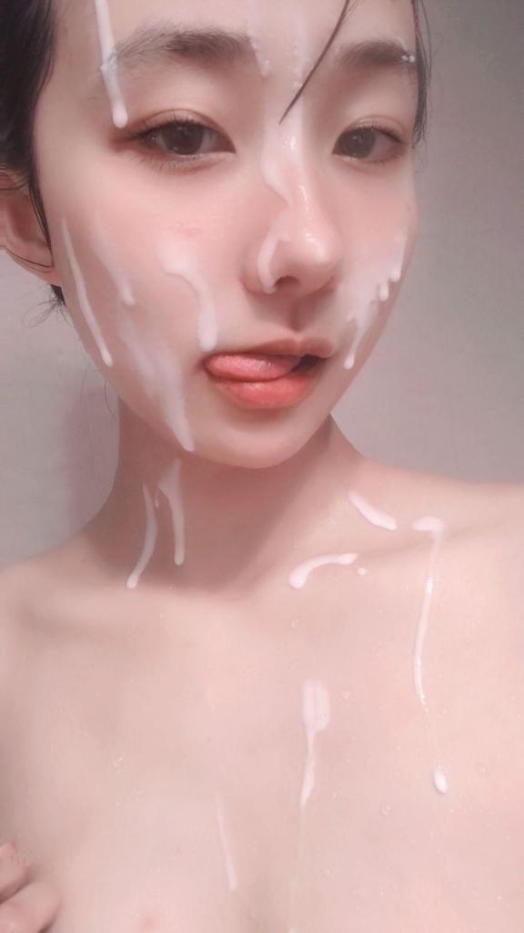 反差婊来吧，宝贝，先喂饱我这张嘴再说别的……