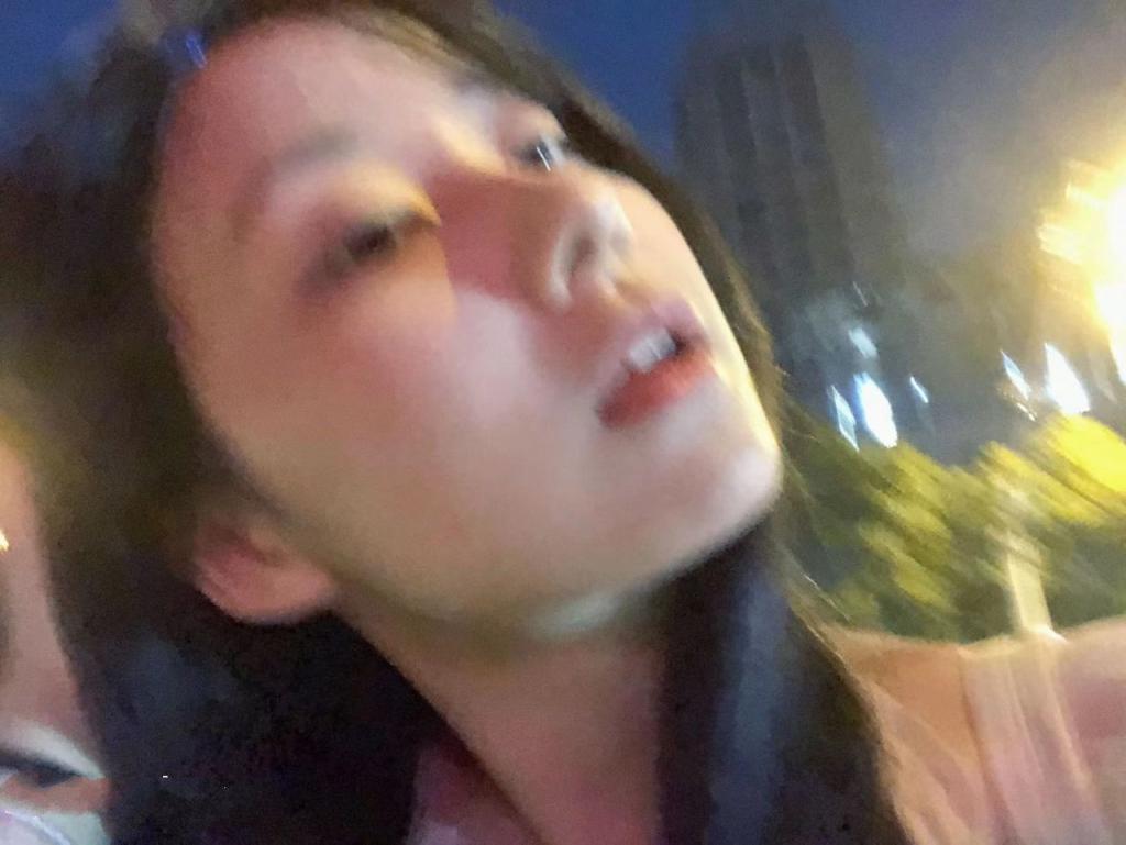 反差婊来吧，宝贝，先喂饱我这张嘴再说别的……