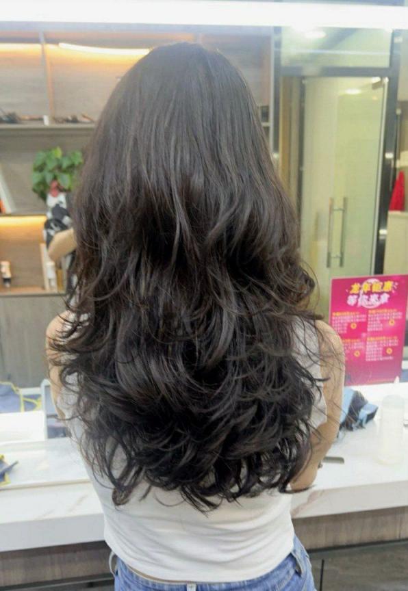 反差婊她半推半就，张嘴就含了进去……