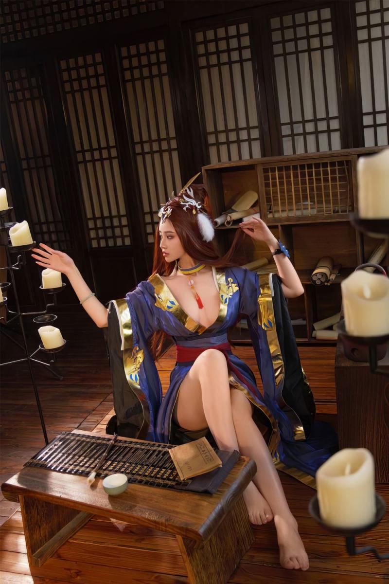 白嫩美乳古风美女